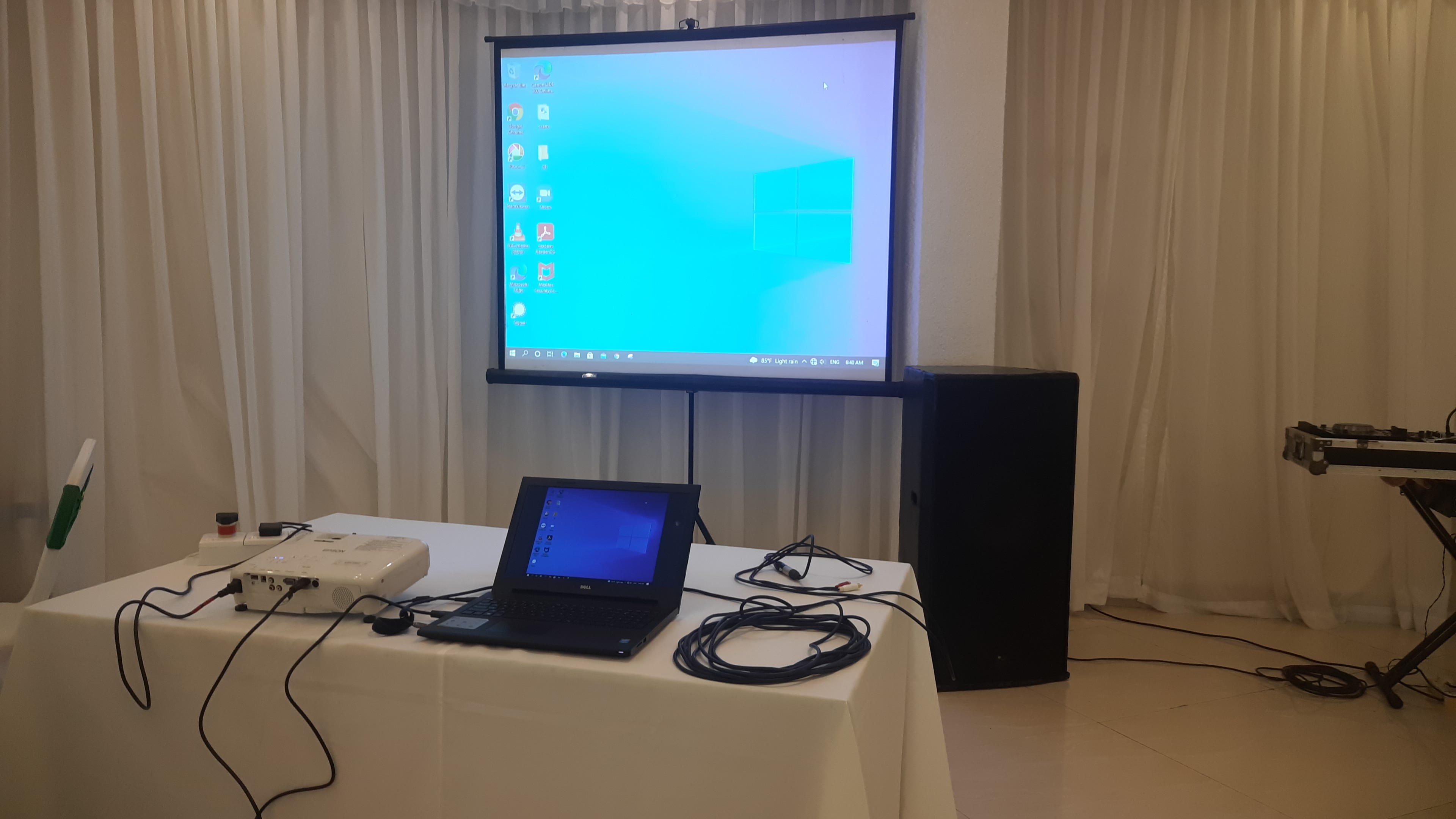 Tripod 5 x 5 Ft 1:1 Projector Screen in action 1