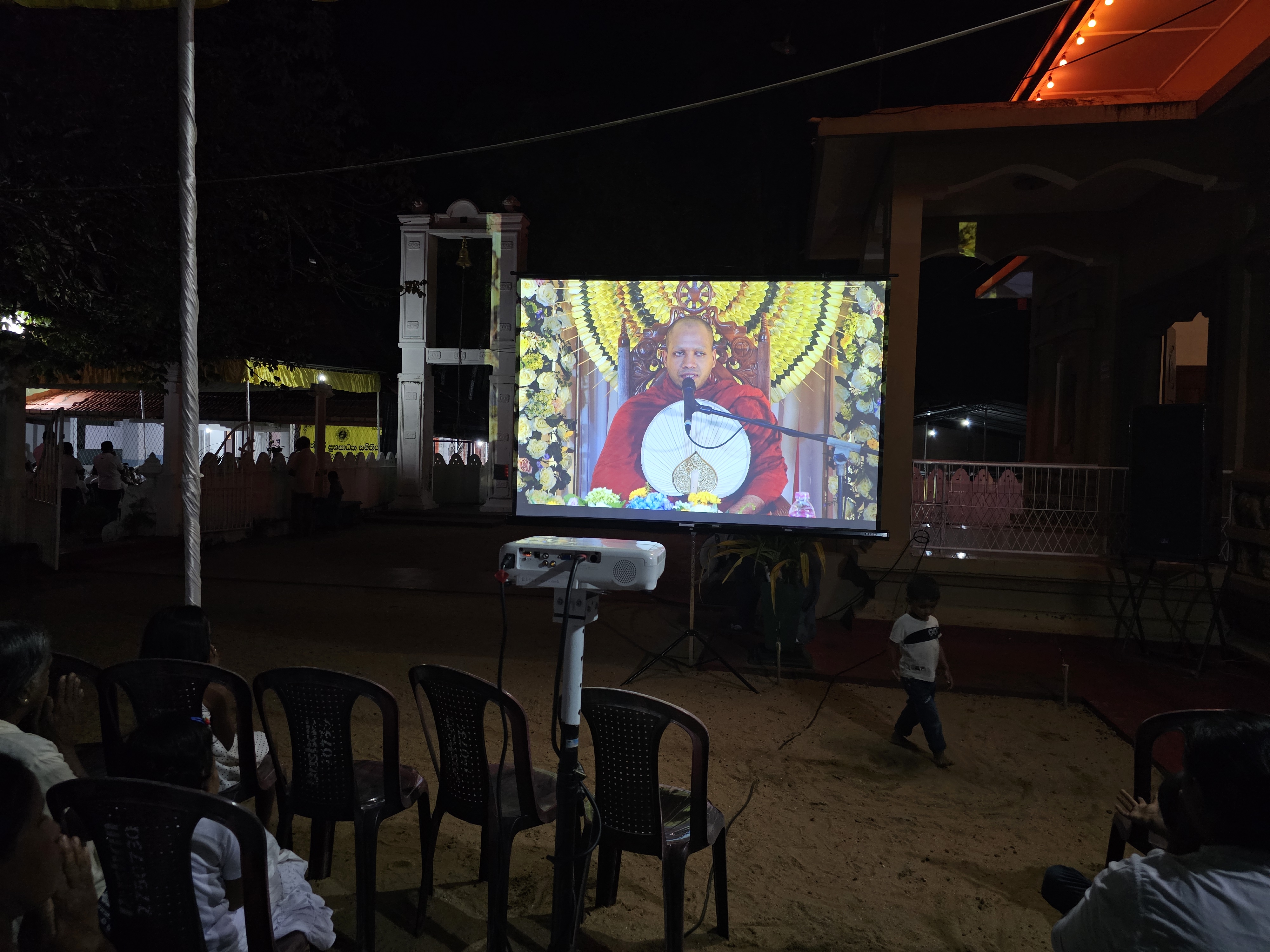 Epson EB-X41 Projector 3600 Lumens XGA in action 9