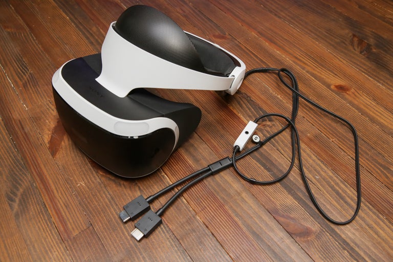 Sony CUH-ZVR2 VR Headset 5.7-inch OLED White/Black in action 1