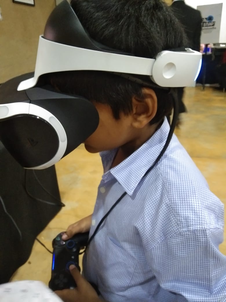 Sony CUH-ZVR2 VR Headset 5.7-inch OLED White/Black in action 6