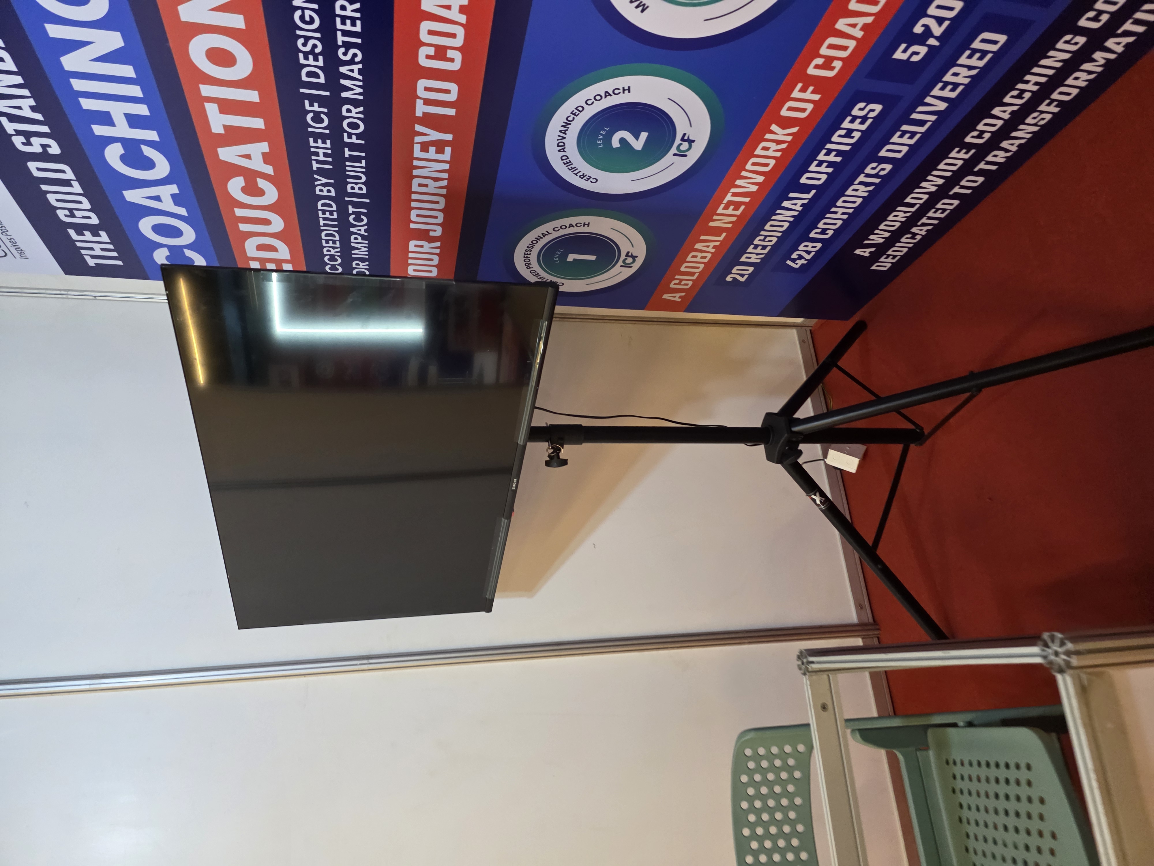 LED TV 32" - 43" Tripod Stand in action 1