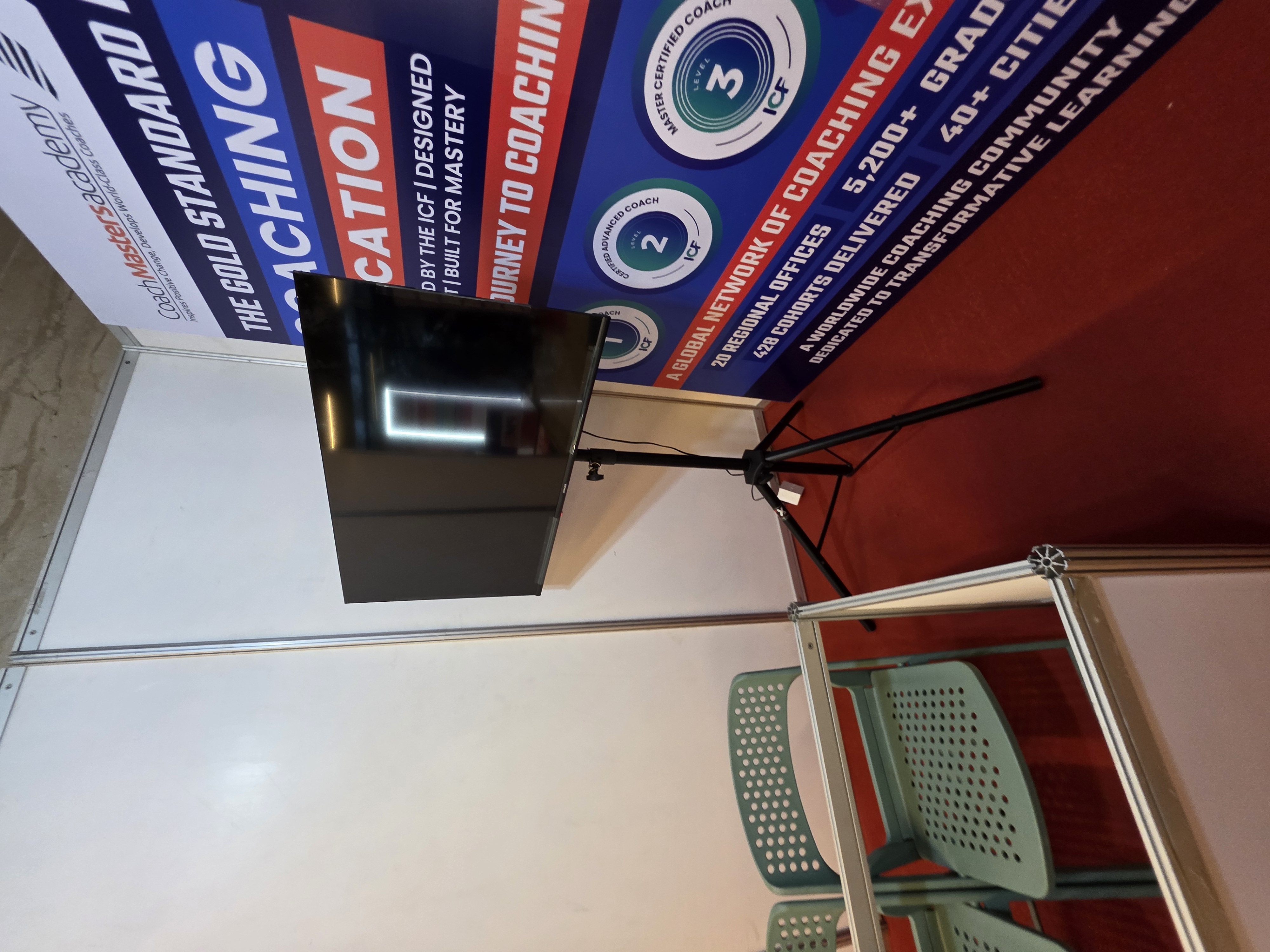 LED TV 32" - 43" Tripod Stand in action 3