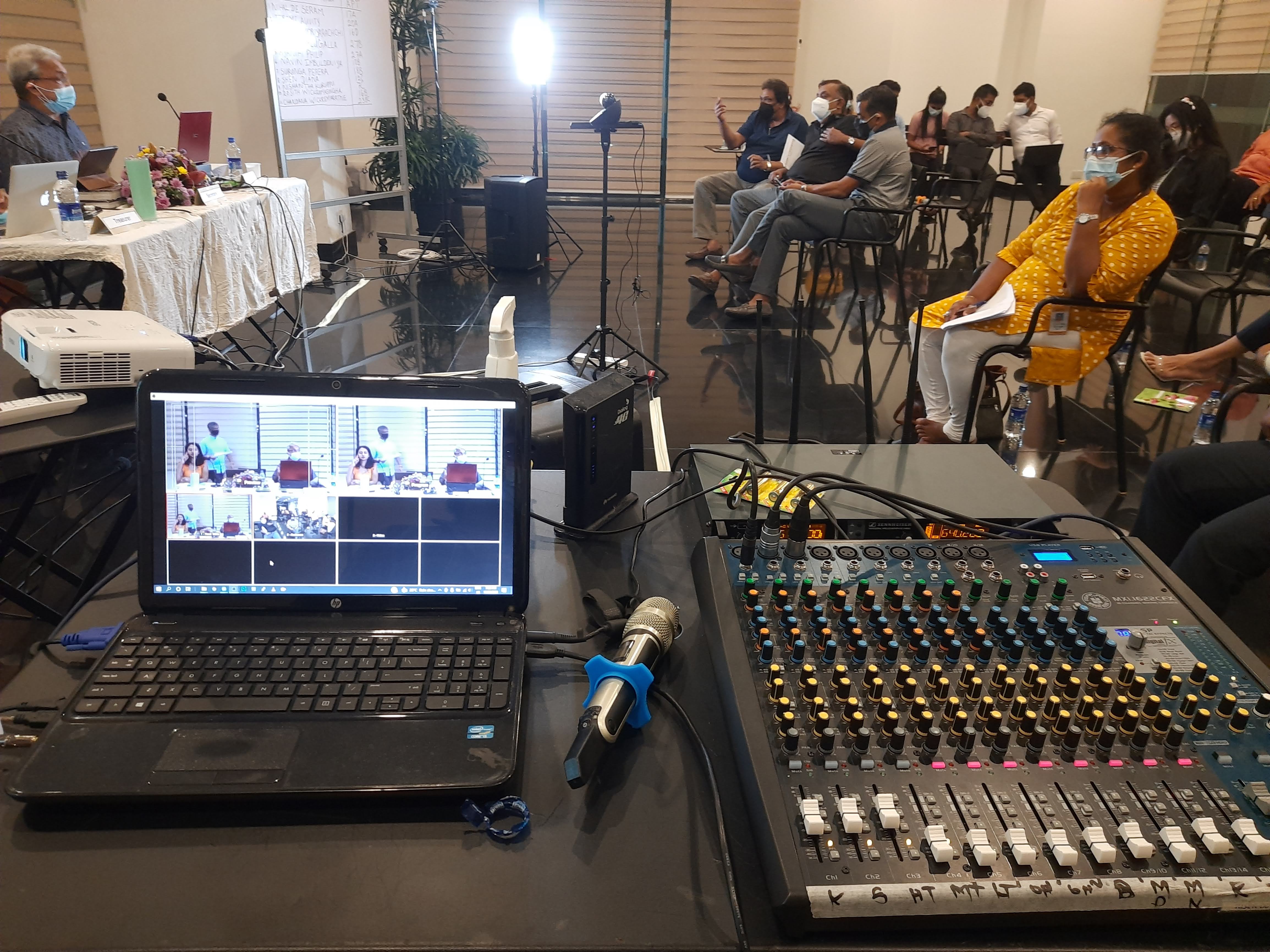 Topp Pro MXI1622CFX 16-Channel Analog Audio Mixer in action 2