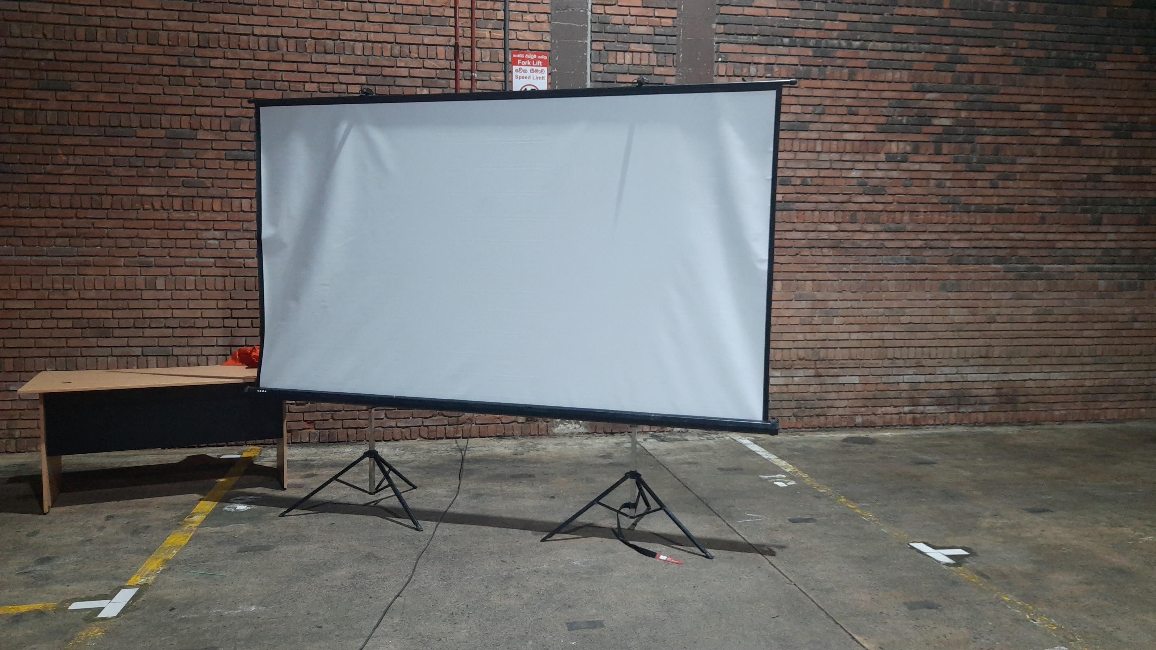 Tripod 10 x 8 Ft 4:3 Projector Screen in action 2