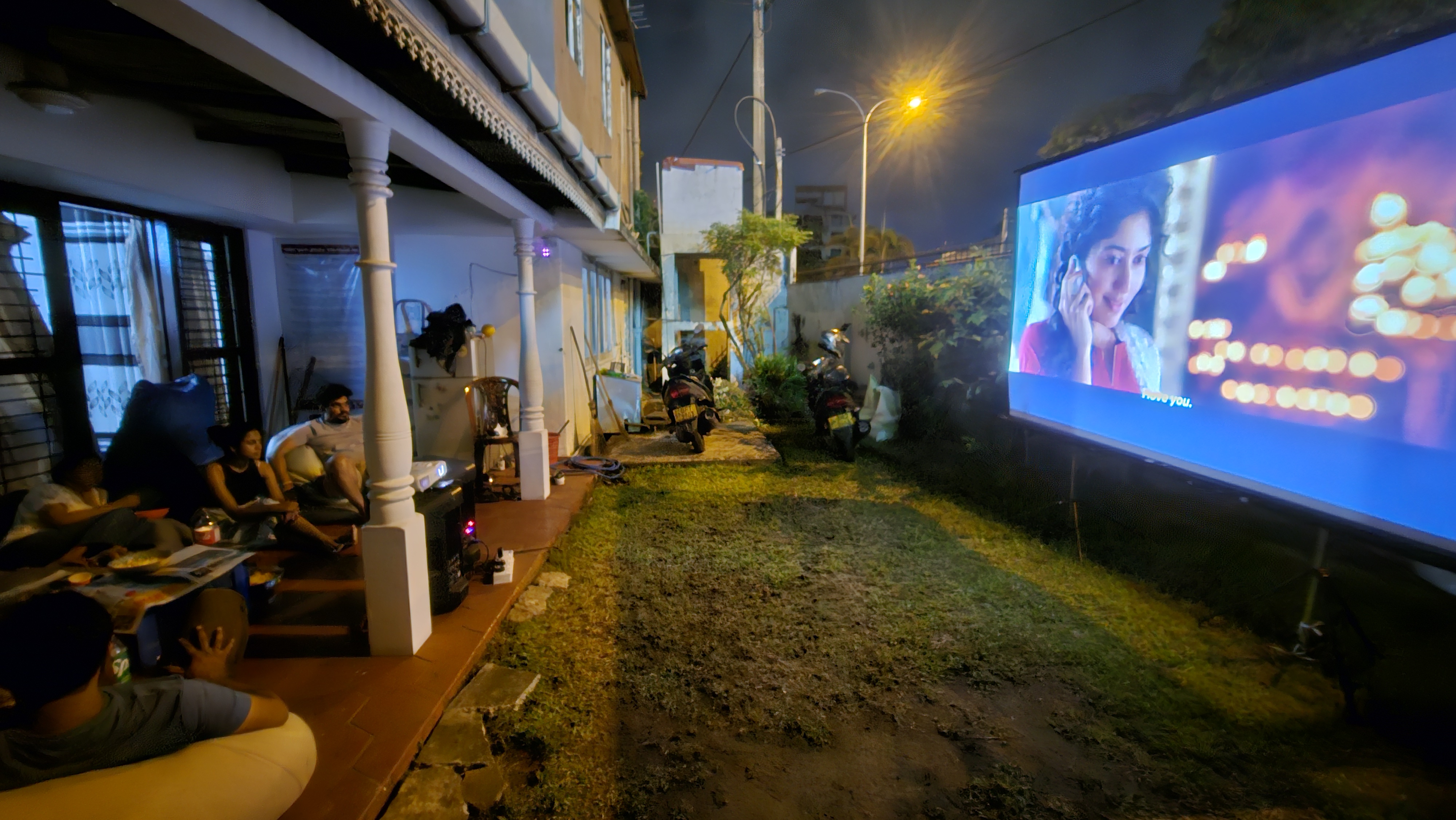 Tripod 10 x 8 Ft 4:3 Projector Screen in action 7
