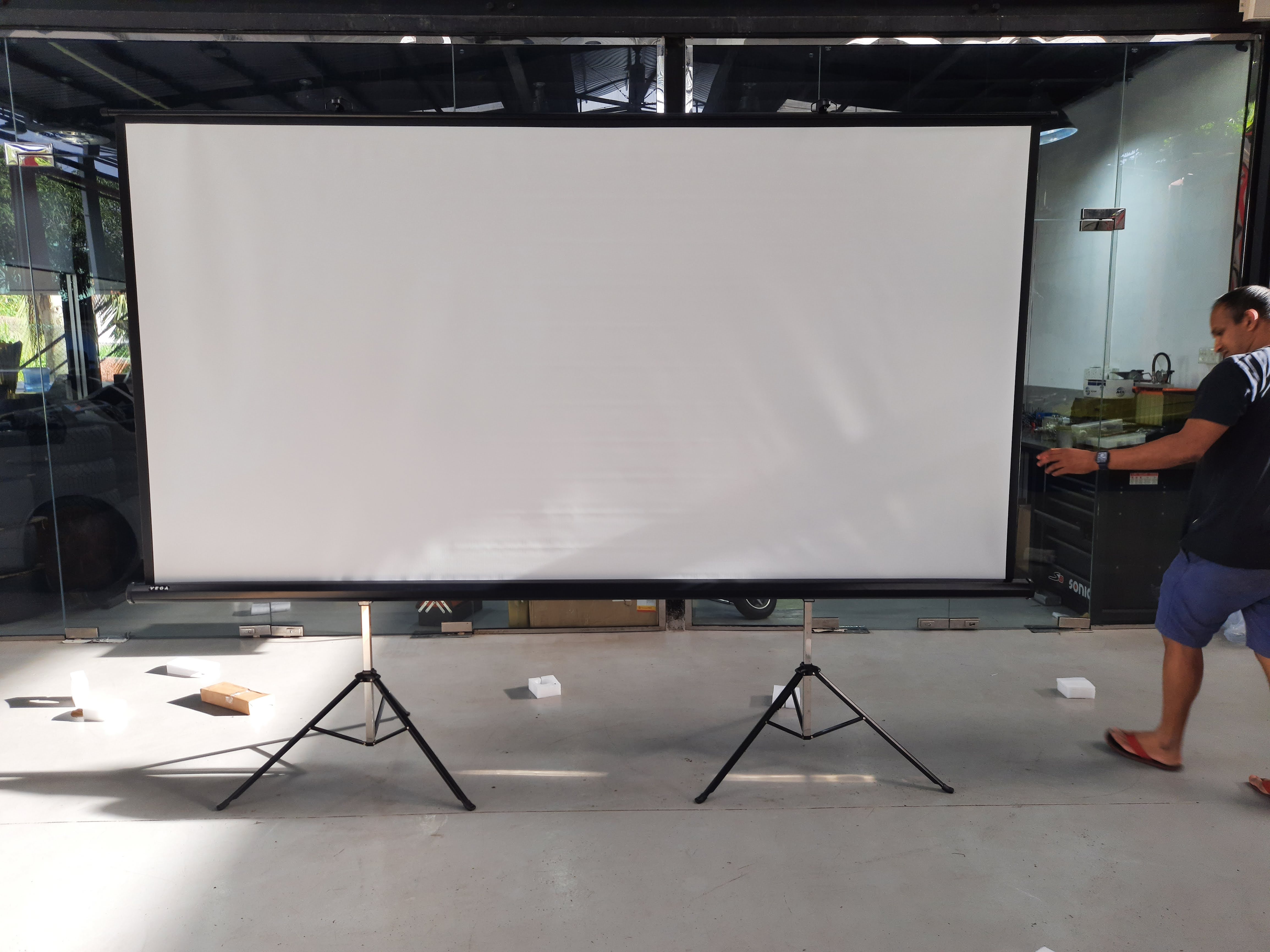 Fast Fold Projector Screen 10x8 Feet Front & Rear in action 6