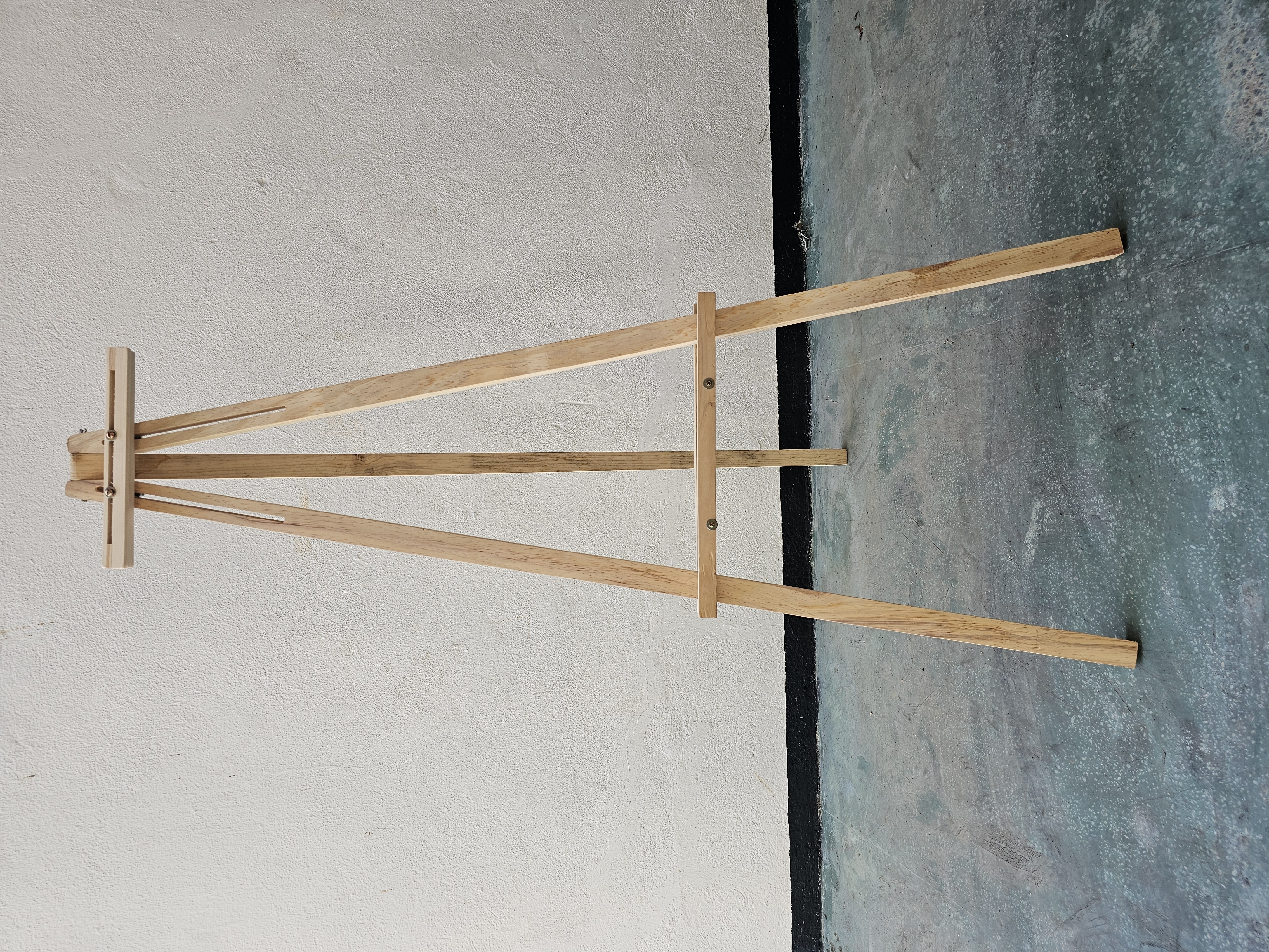 Wooden Easel Stand in action 1