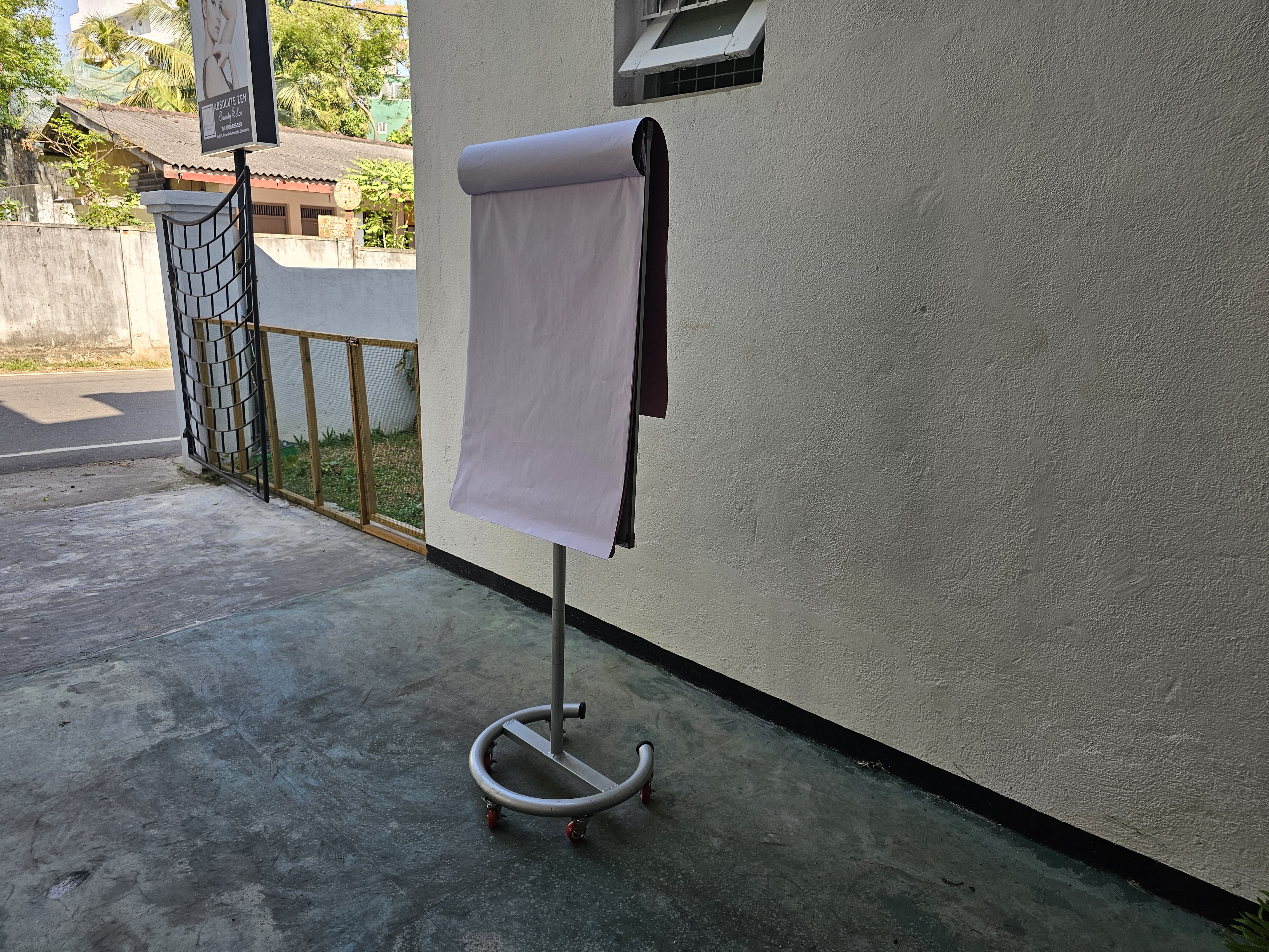 Trolly Movable Flip Chart Board in action 3