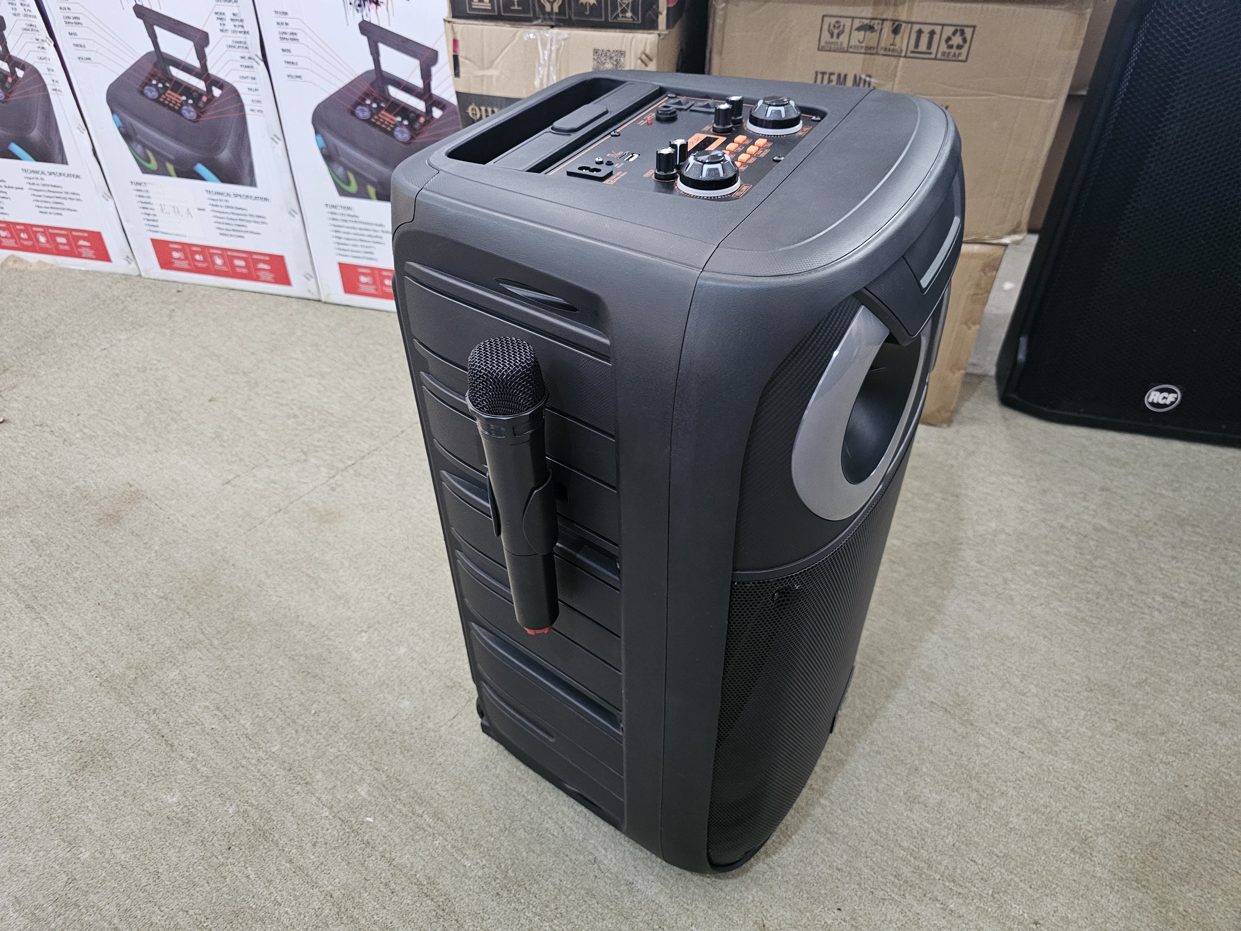 Intimidation NDR C15 15-inch Portable Bluetooth Speaker in action 4