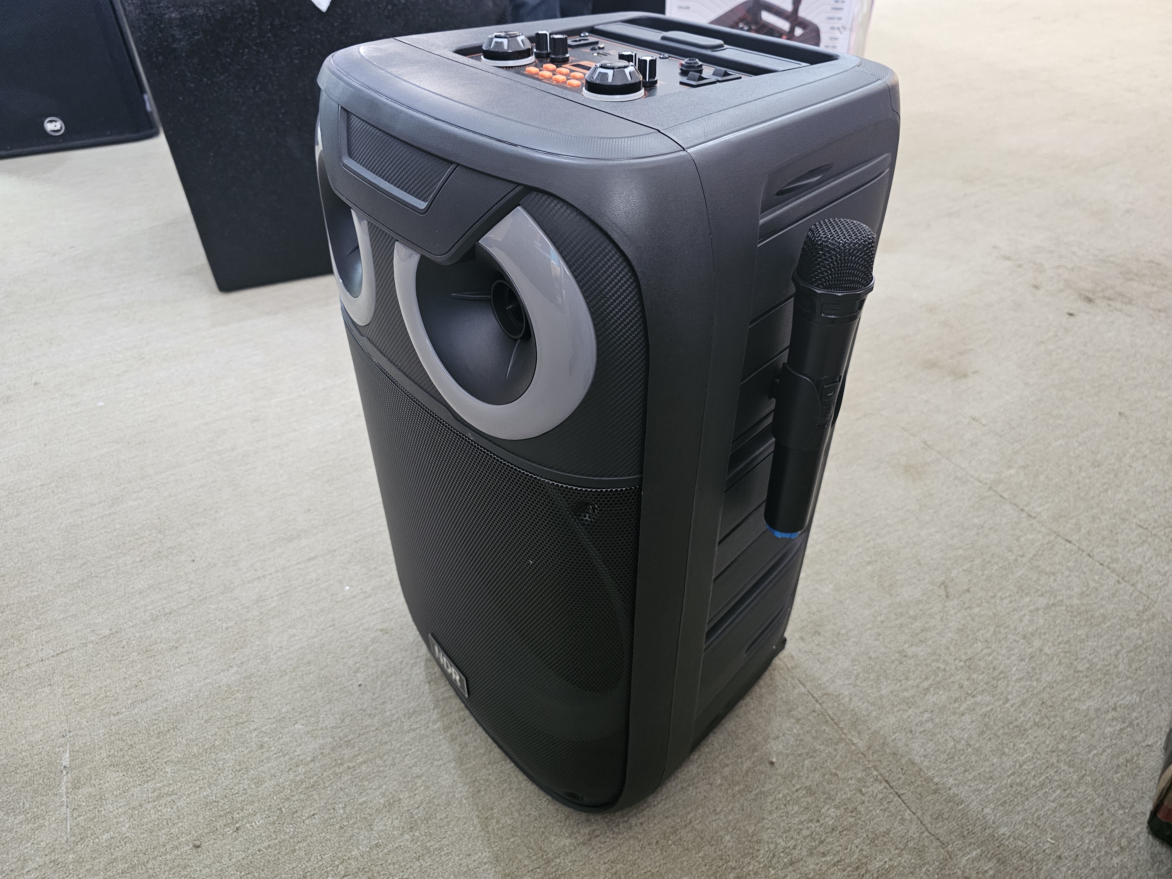 Intimidation NDR C15 15-inch Portable Bluetooth Speaker in action 5