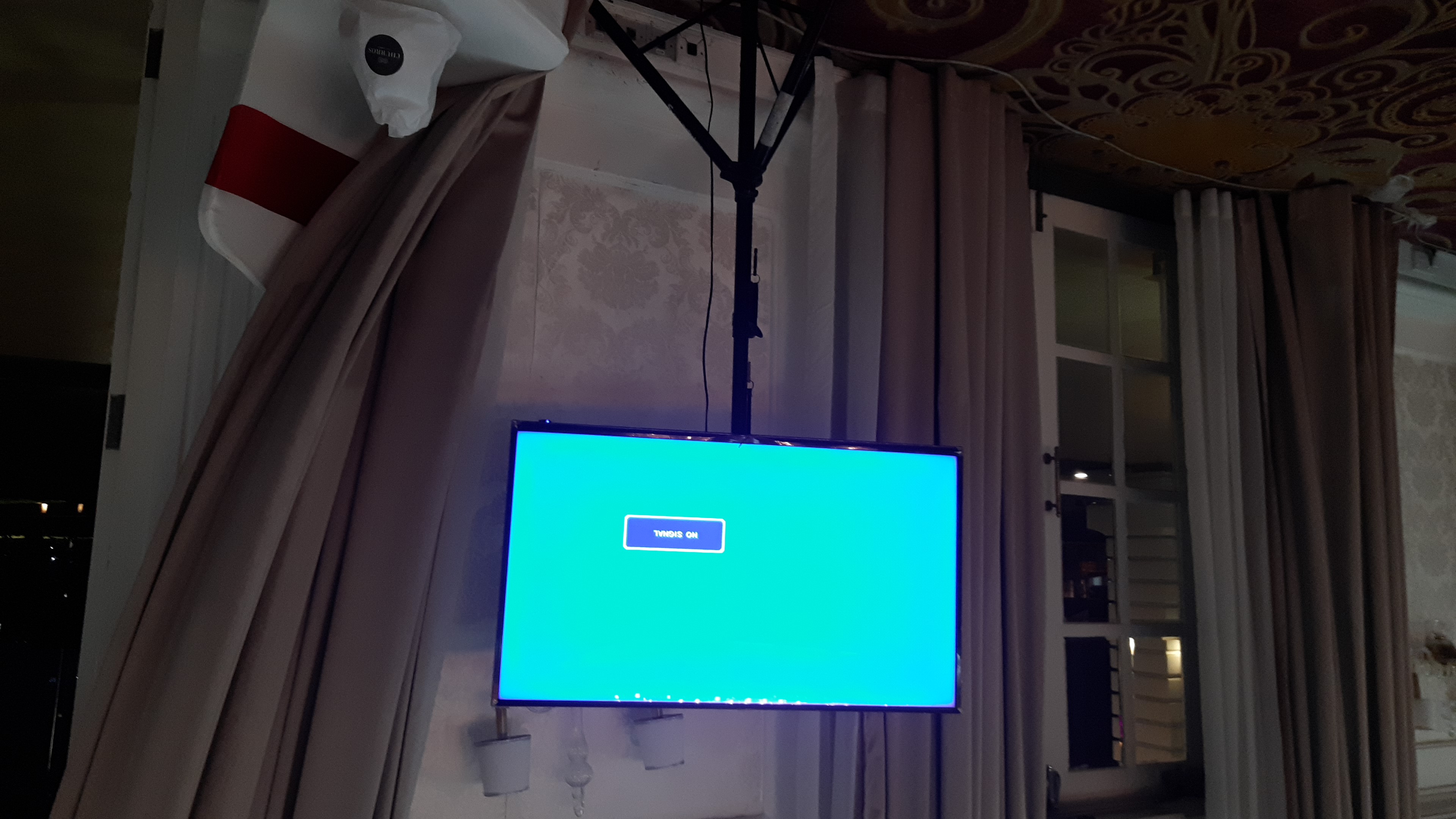 Singer SLE55G22A 55 inch 4K UHD TV in action 2