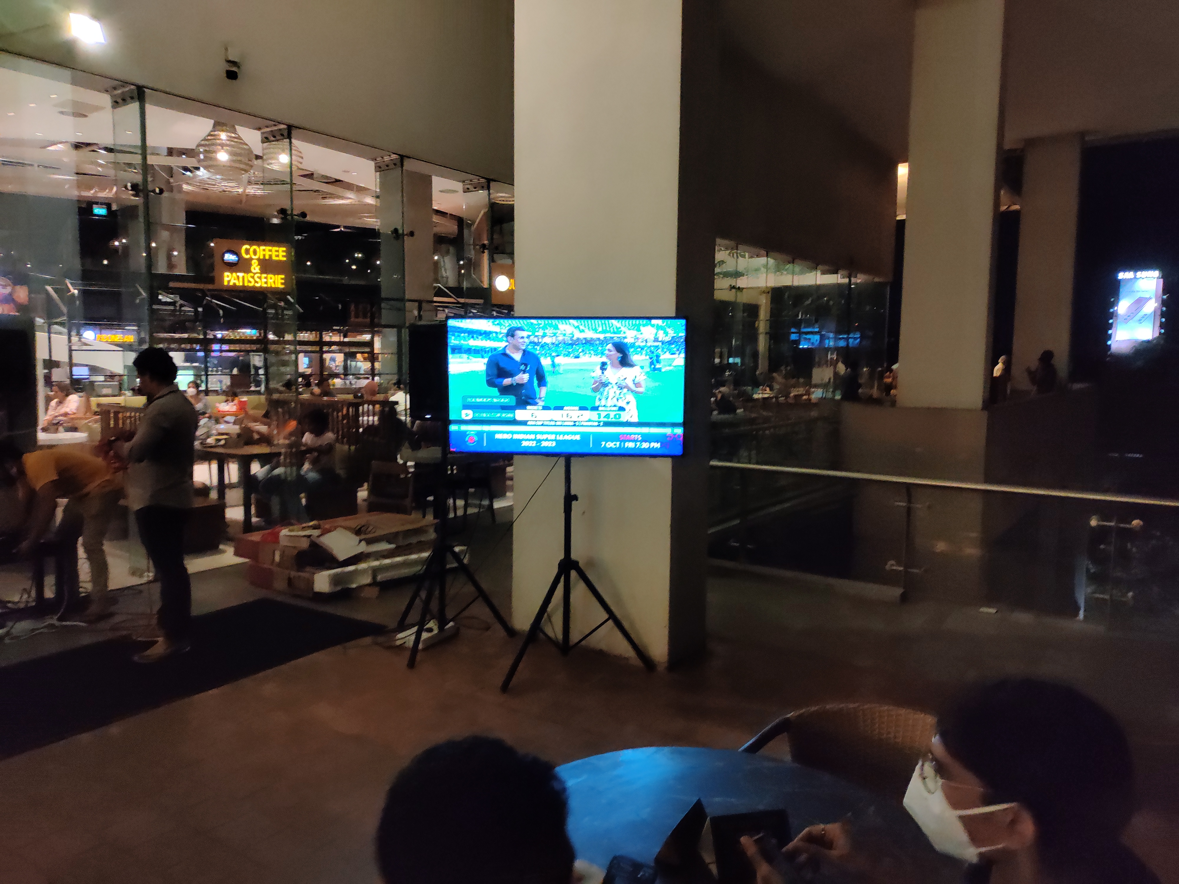 Singer SLE55G22A 55 inch 4K UHD TV in action 4