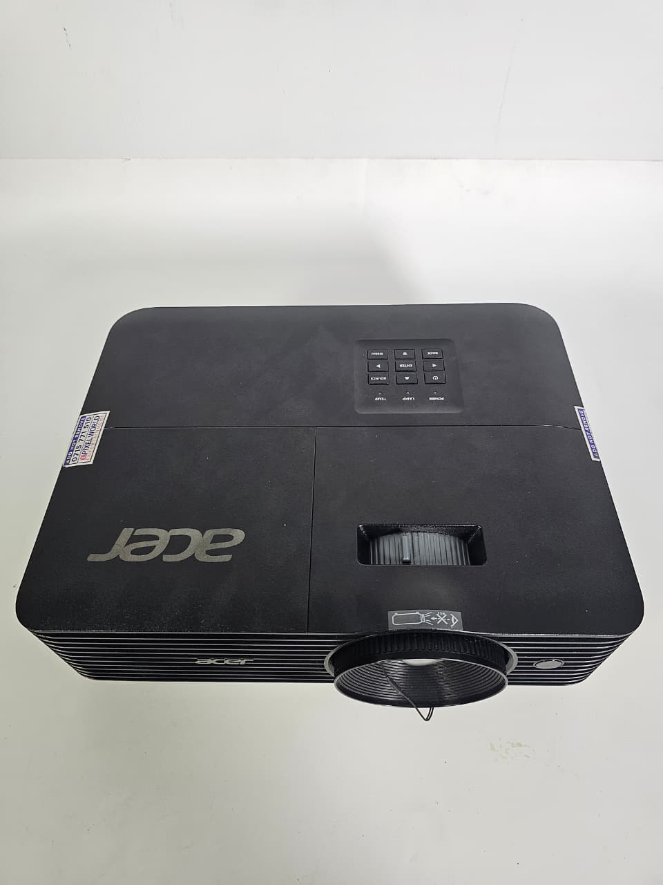Acer X1228H DLP Projector XGA (1024x768) in action 1