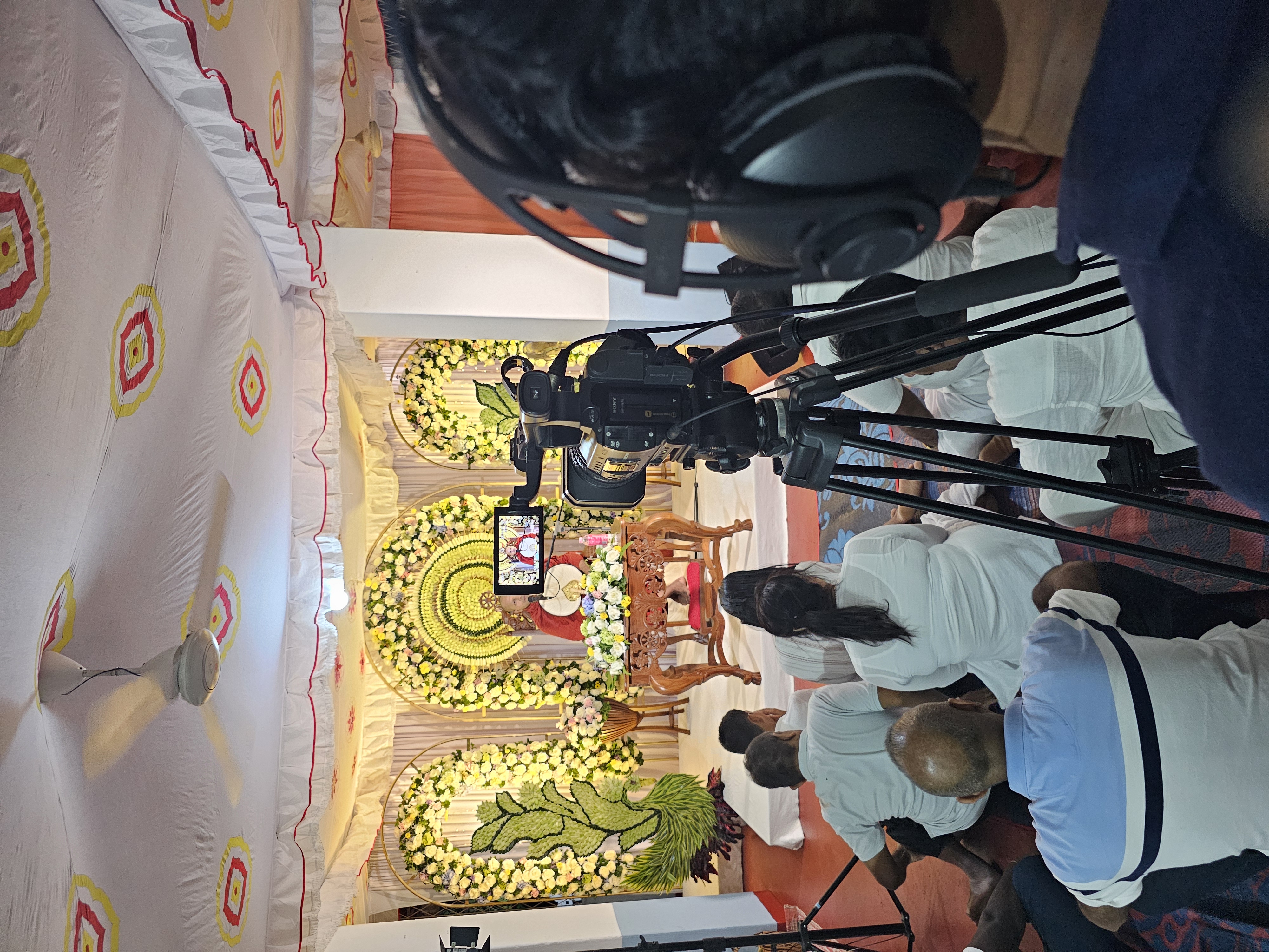Professional Junior Videographer in action 6