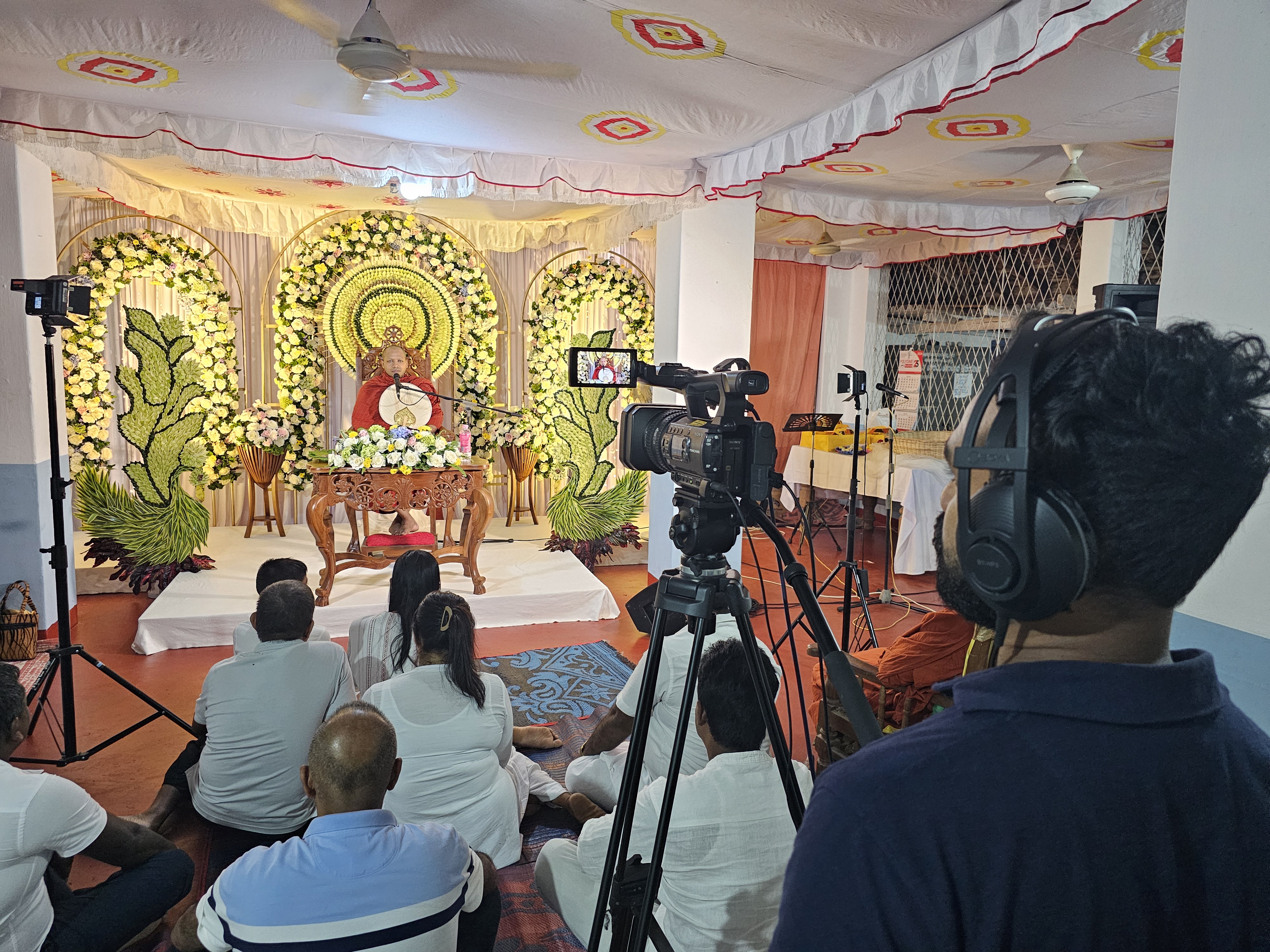 Professional Junior Videographer in action 7
