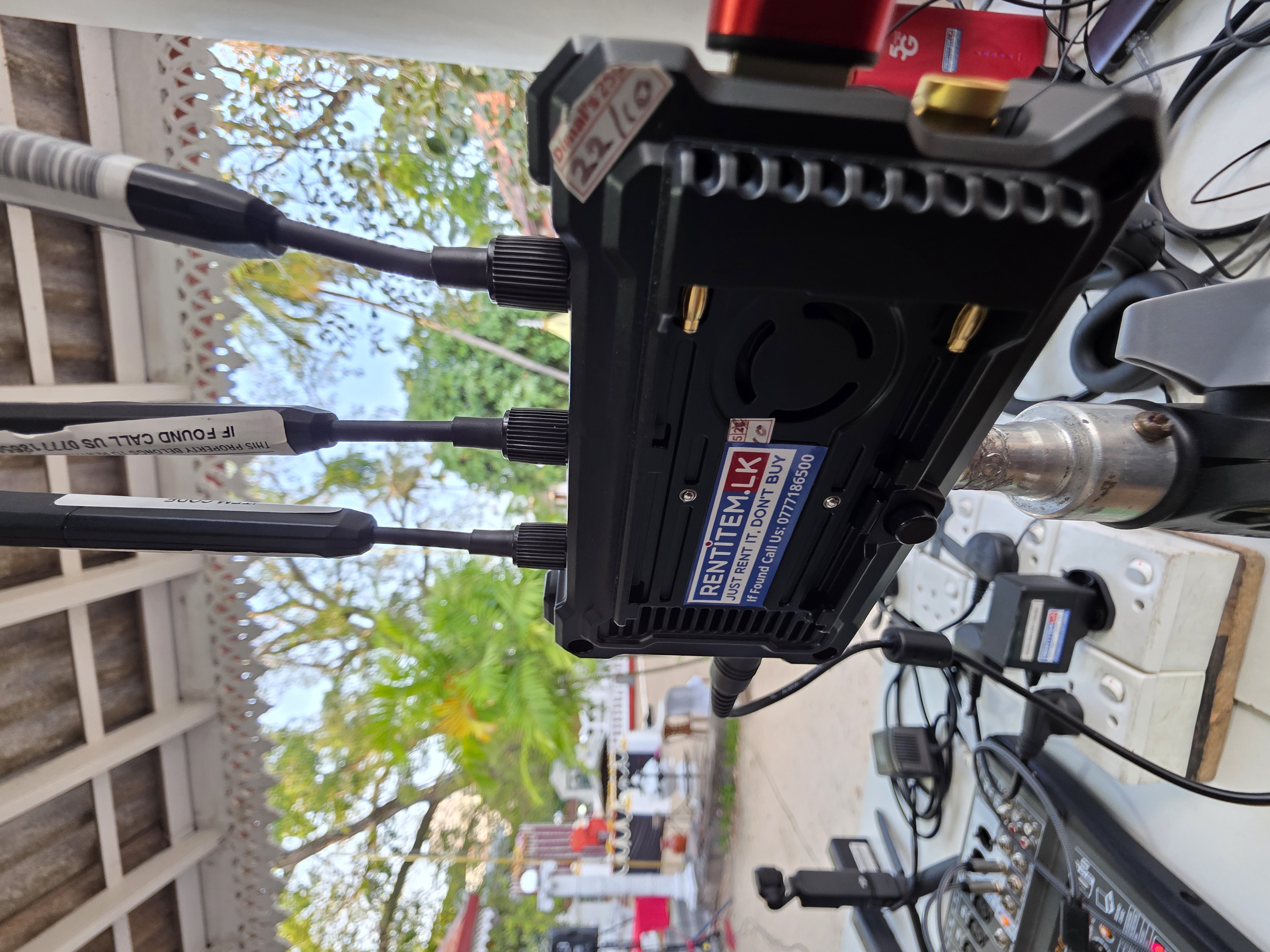 Hollyland Pyro H Wireless Video Transmitter 4K30 HDMI in action 1