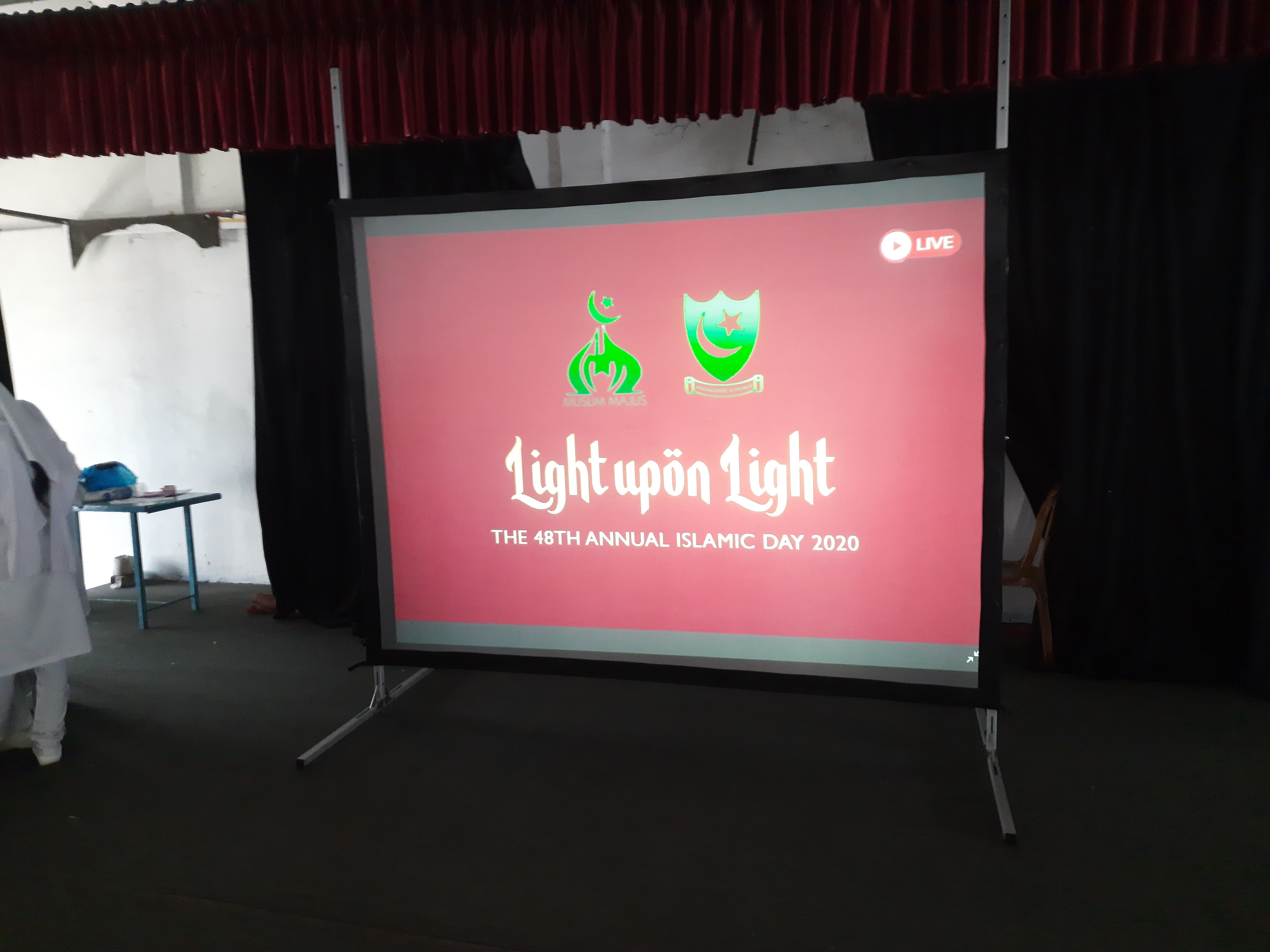 Floor Standing 8 x 6 Ft 4:3 Projector Screen in action 3